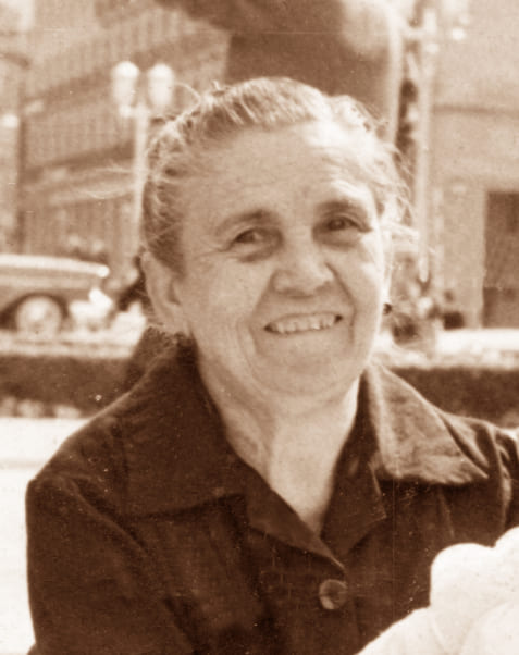 Julia Lobera Iso, titular de la Administraci�n de Loter�a n� 5 de Zaragoza entre 1947 y 1971